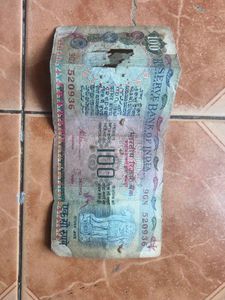 100 rs very old note rare