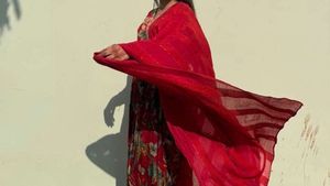Elegant Red Floral Kurta Set