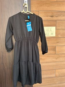 Chic Black Tiered Midi Dress