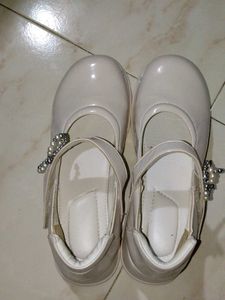 Cute Pearl Strap Girls heels