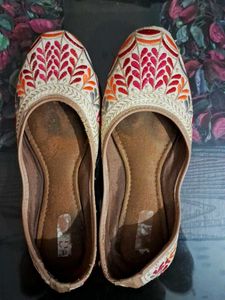 Embroidered Punjabi Jutti Flats