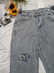 Cute Heart Detail Light Wash Jeans🫶🏻