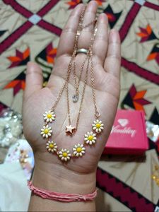 Daisy Chain Necklace