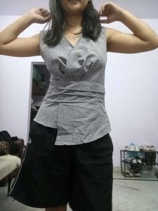 Chic Grey Sleeveless V-Neck Peplum Top