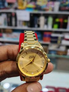 Elegant Gold-Tone Quartz Watch