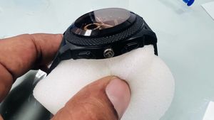 Fossil Men's Watch - Black &amp; Rose Gold