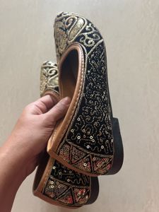 Embroidered Jutti Flats