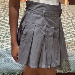 Stylish Pleated Skirt with Belt