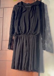 Chic Black Lace Sleeve Dress