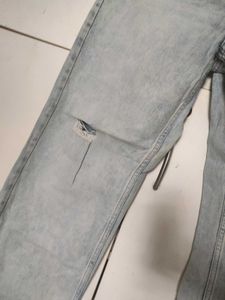 Light Wash Ripped Jeans