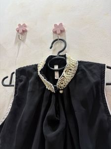 Black Pearl Collar Sleeveless Top