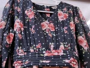 Floral Print V-Neck Crop Top