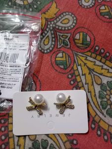 Sparkling Pearl Bow Earrings