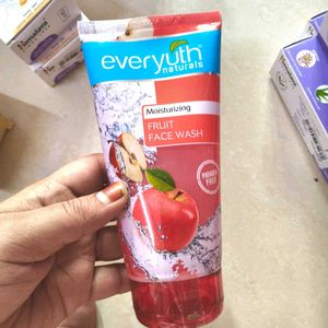 Everyuth Naturals Fruit Face Wash