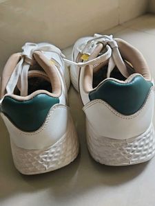 Zudio premium white sneakers