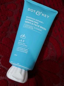 Dot & Key Hydrating Face Wash