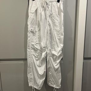 H&amp;M ballon parachute cargo