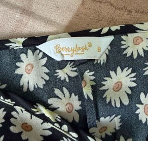 🌴🖤 Berrylush Black Floral Playsuit size —S