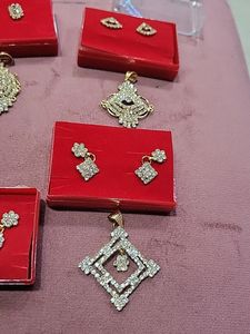 Pendent Set