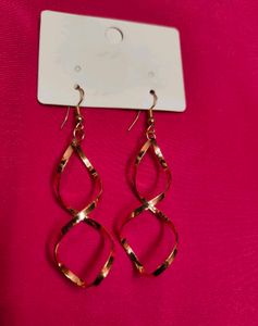 Shein Women Twisted Spiral Design Golden Dangler