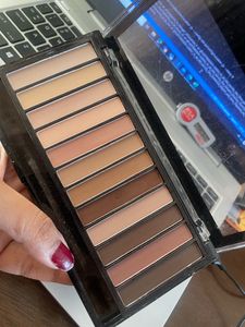 MakeupRevolution Eye Shadow