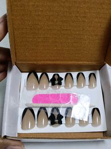 Black V-Tip Press-On Nails