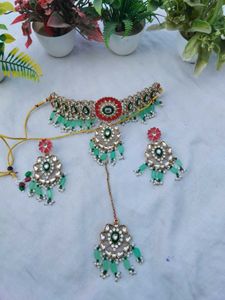 Elegant Kundan Choker Necklace Set
