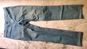 UNISEX CASUAL SHIRT AND BLUE JEANS