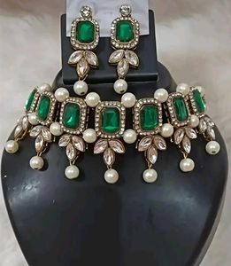 Stunning Emerald & Pearl Choker Set