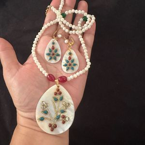 Mother of pearl jewellery set