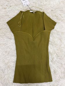 Ribbed Knit Sweetheart Neck Top