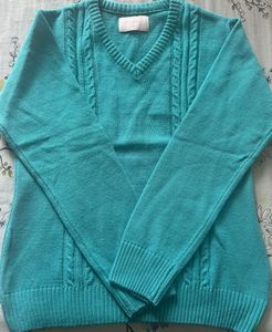 Stylish Blue V-Neck Cable Knit Sweater