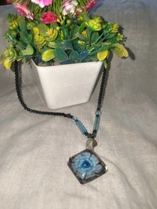 Elegant Blue Flower Pendant Necklace
