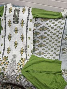 PRELOVED PAKISTANI FLORAL SUIT 3PCS 🌿