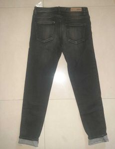 🖤 ZARA CORE TRF Black Denim — Rare Cool-Girl Find