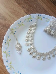 Stunning Silver-Toned Jewellery Set