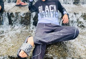 Black &amp; White Sweatshirt