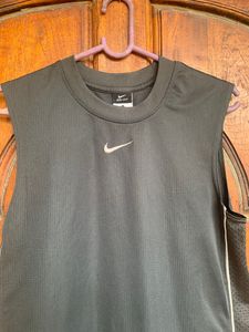 Nike Half Shirt