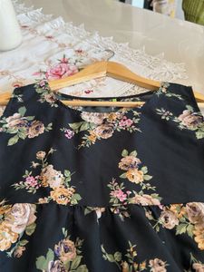 Chic Floral Sleeveless Tiered Top