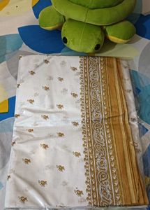 Classic White Saree with Floral Printed Border 🤍