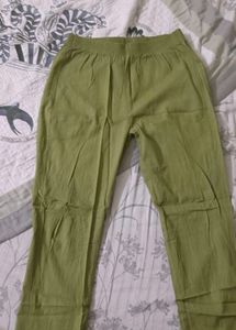 Women's Green Ethnic legis