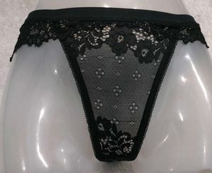 Elegant Black Lace Thong 🖤