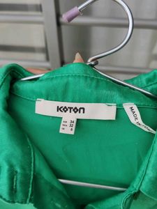 self print Green Button-Up Shirt