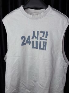 Sleeveless Grey T-Shirt with Korean Text