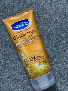 Vaseline Healthy Bright Gluta-Hya SPF 50