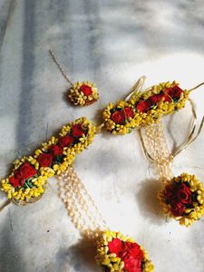 Combo Of Red Kalire With Hathfool And Mang Tika