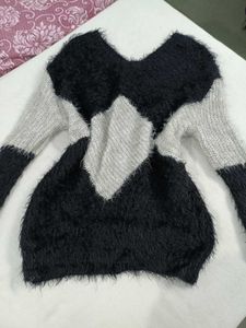 Cozy Knit Sweater with Geometric Pattern