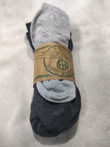 Brand New Seal Pack 4 Peice Socks