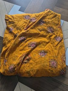 Elegant Yellow Kurta with Intricate Embellishments
