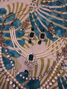 Elegant Emerald &amp; Pearl Jewelry Set